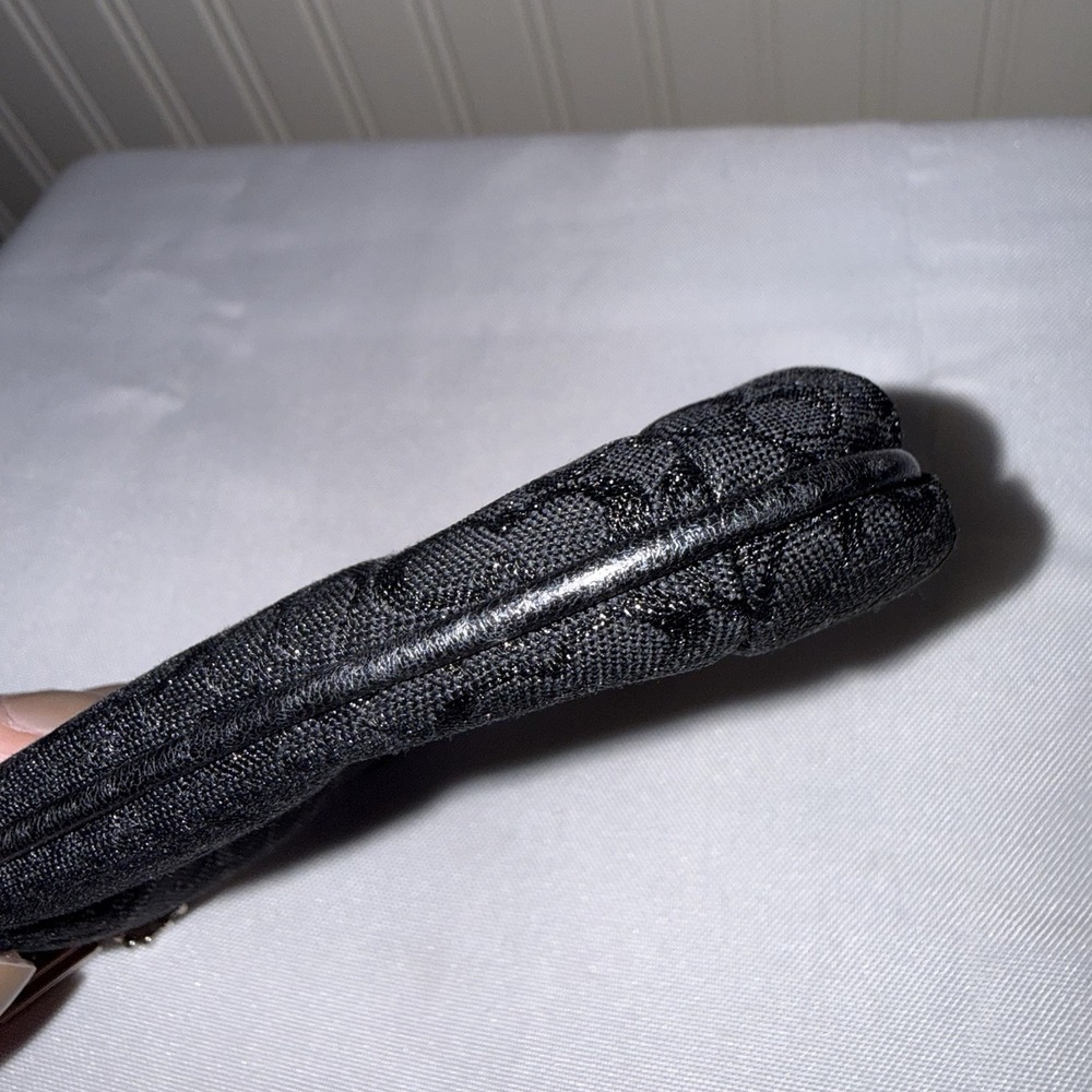 COACH VINTAGE BLACK AND SILVER KISS LOCK WRISTLET COIN PURSE/ MINI PURSE - Picture 13 of 15